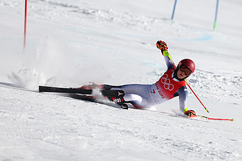 Olympic giant slalom, Shiffrin's disqualification, Rules explained, Sports expert HD wallpaper