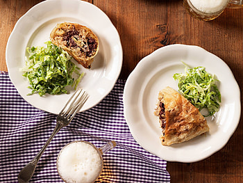 Strudel Food, Sauerkraut Blunzen Strudel, Servus HD wallpaper