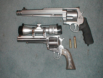 Revolveres, municao, mira telescopica, armas HD wallpaper