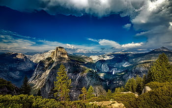 Breathtaking landscape of Half Dome and surrounding nature in Yosemite. HD wallpaper