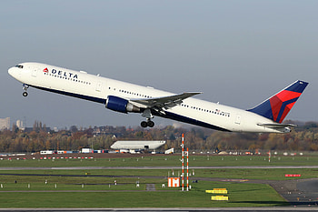 Delta Air Lines, First class passenger, Homophobic arrest, Technological world HD wallpaper