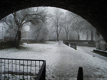 By the Thames River Windsor England, snow, ice HD wallpaper