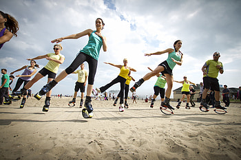 Flash mobs Kangoo style, Diana Platts, Energetic dance, Vibrant performance HD wallpaper