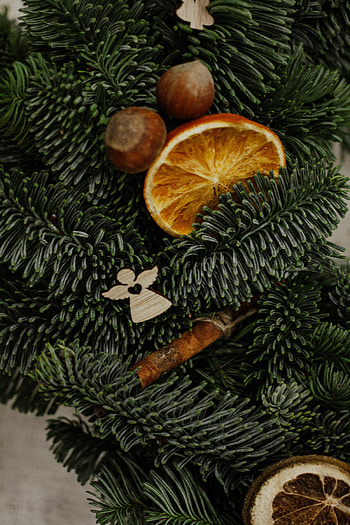 Holidays, New Year, Oranges, Decorations, Nuts, Christmas, Christmas Tree, Lobules, Slices HD phone wallpaper
