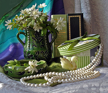 Classic, duck, ribbon, vase, beautiful, books, box, green, pearls, flowers, dresser HD wallpaper
