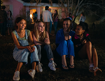 Suncoast 2024 Movie Friends Night Out, movie, Suncoast (2024) HD wallpaper