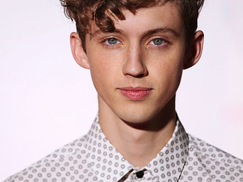 Troye Sivan music, Music career, Fashion sense, Friendship with Tyler Oakley HD wallpaper