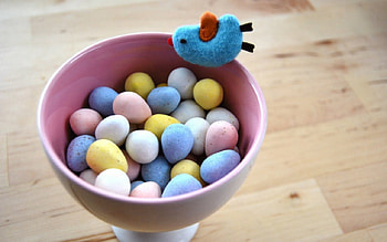 Happy Easter, easter, bowl, food, candy HD wallpaper