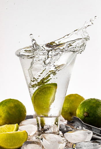 A dynamic splash of water and lime in a glass captures refreshing vitality. HD phone wallpaper