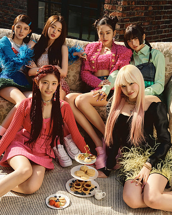 IVE Love Dive MV, Bold and confident, Comeback success, Fan reactions HD phone wallpaper