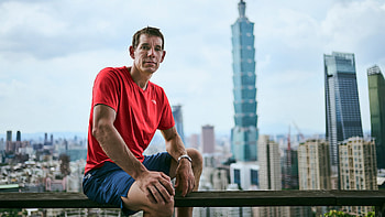 Skyline Ascent: Rooftop Climber, Climber HD wallpaper