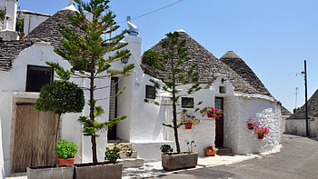 Italy's hidden gem, Quaint trulli houses, Vibrant city streets HD wallpaper