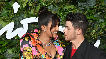 First child, Priyanka Chopra, Nick Jonas, Parenthood HD wallpaper