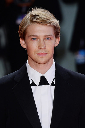 Joe Alwyn, Biography, Height, Life story HD phone wallpaper