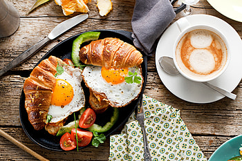 Breakfast, coffee, croissant, eggs HD wallpaper