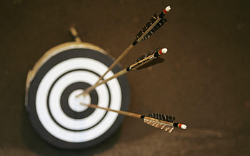 Target symbol, Bullseye visualization, Precision focus, Goal setting HD wallpaper