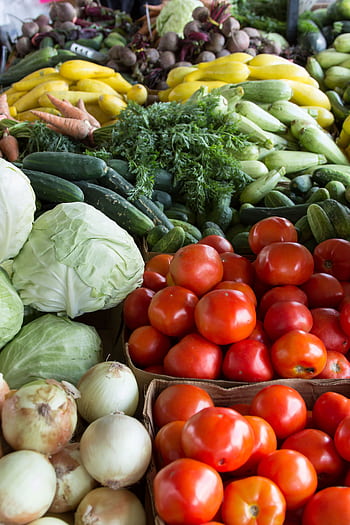 Vibrant display of organic vegetables including tomatoes, cabbages, and more at a North Carolina market. HD phone wallpaper