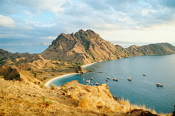 Komodo Island, Labuan Bajo, Packing essentials HD wallpaper
