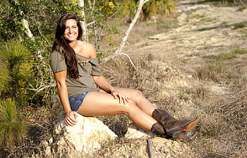 Backwoods Cowgirl. ., style, cowgirl, fun, brunettes, fashion, outdoors, ranch, girls, women, models, boots, western, female HD wallpaper