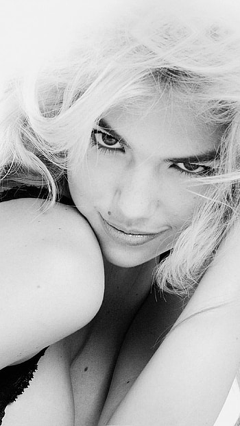 Kate Upton, Infectious smile HD phone wallpaper