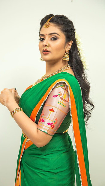 Sreemukhi, saree beauty, telugu actress HD phone wallpaper