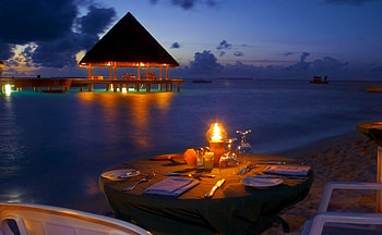 Beach Dinner, tropic, boat, dinner, graphy, coast, tropical, pier, vacation, beach, chairs, shore, waves, holiday, abstract, water, ocean, table, sea, meal, paradise, food, summer, SkyPhoenixX1, lights, lantern, evening HD wallpaper