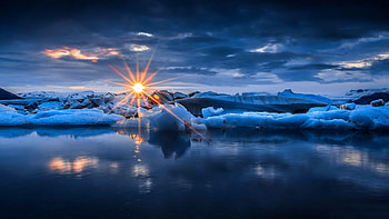 Sunset Rays on the Ice, rays, winter, sea, clouds, nature, sky, sun, ice, sunset HD wallpaper