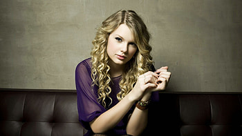 Taylor Swift, Graceful performer, Stage presence, Beautiful melodies HD wallpaper