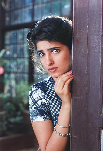 Twinkle khanna, lip, chin HD phone wallpaper