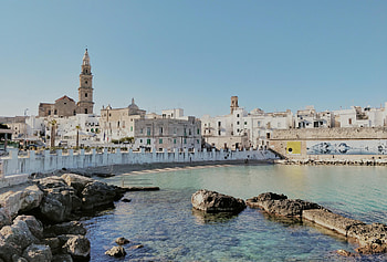 Bari attractions, City travel, Air Dolomiti guide, Local sights HD wallpaper