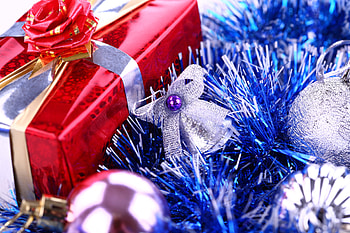 Christmas gift, blue, holidays, graphy, cute, balls, garland, ball, christmas, red, decorations, lovely, new year HD wallpaper