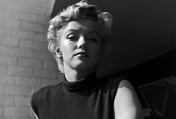 Marilyn Monroe, Captivating charm, High-definition allure, Timeless beauty HD wallpaper