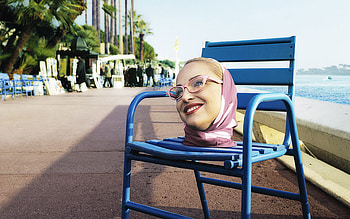 Head, chop, chair, laugh HD wallpaper