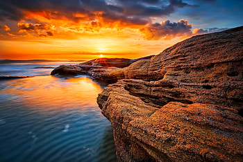 Golden sea sunset, sea, golden, beautiful, rocks, fiery, summer, shore, reflection, Bulgaria, sky, amazing, water, sunset HD wallpaper
