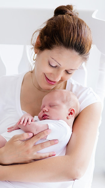Baby Mom, Baby Sleeping, mother arms HD phone wallpaper
