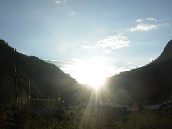Pepping Sun, between, pepping, sun, mountain HD wallpaper