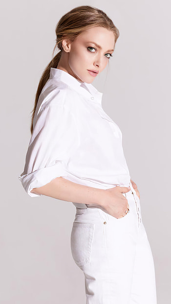 Amanda Seyfried, 2020 New, Sony Xperia HD phone wallpaper