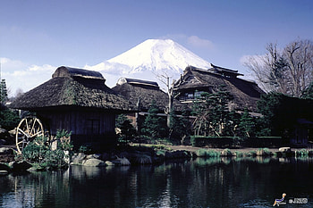 Oshino Village, river, oshino, japanese, japan, house, fujiyama, farm, mountain, lake, old, nature, fuji, village HD wallpaper