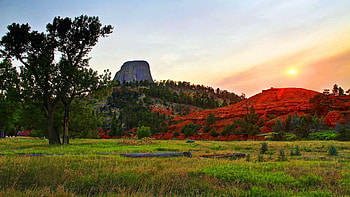 Devil's Tower, Wyoming, rock, usa, clouds, landscape, trees, meadow, sky HD wallpaper