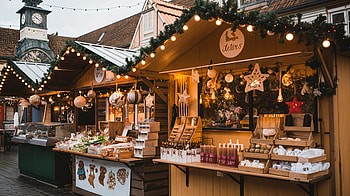 Christmas Market Magic: A Stunning Experience, christmas market, holiday decorations, festive lights HD wallpaper