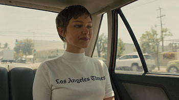 Hollywood Stargirl, Los Angeles Times top, Grace VanderWaal outfit, Fashion highlight HD wallpaper