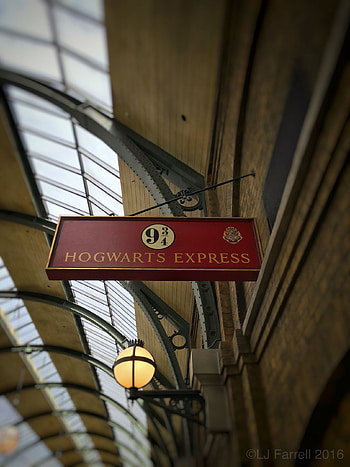 Platform 9 3/4 movies, Hogwarts Express at The Wizarding World of Harry Potter, Orlando location, Magical train ride HD phone wallpaper
