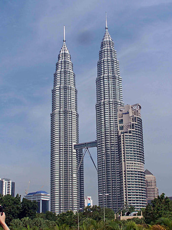 Petronas Twin Towers, 1600x1200 resolution, Warehouse , Towering structures HD phone wallpaper