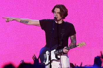 John Mayer, Concert, Distressed fan, Supportive HD wallpaper