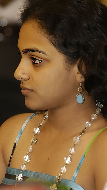 Nithya Menon, multilingual actress HD phone wallpaper