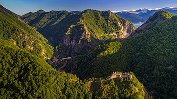 A castle fit for a Count - Poenari Castle on Mount Cetatea, Făgăraș Mountains, Romania, man made HD wallpaper