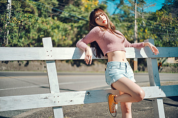 Somewhere, cowgirls, ranch, brunettes, fence HD wallpaper