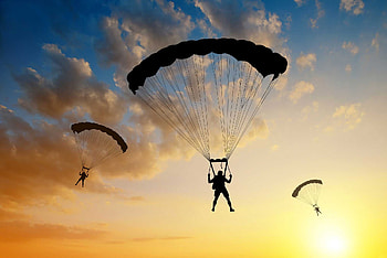 Parachuting vs skydiving, The contrasting sports, Unique experiences, Airborne thrills HD wallpaper