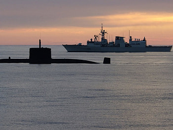 Sharing the Same Aim, sea, military, windsor, montreal, ship, boats, aim, submarine HD wallpaper