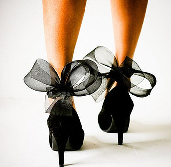 beautiful black shoes, fashion, black, shoes, bows, beautiful, legs HD wallpaper